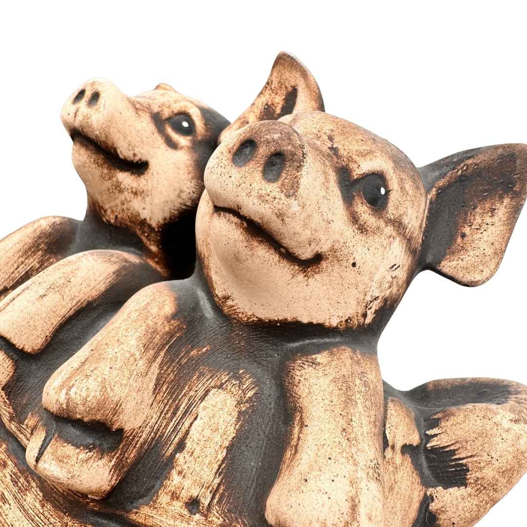 Prase v pytli z české dílny